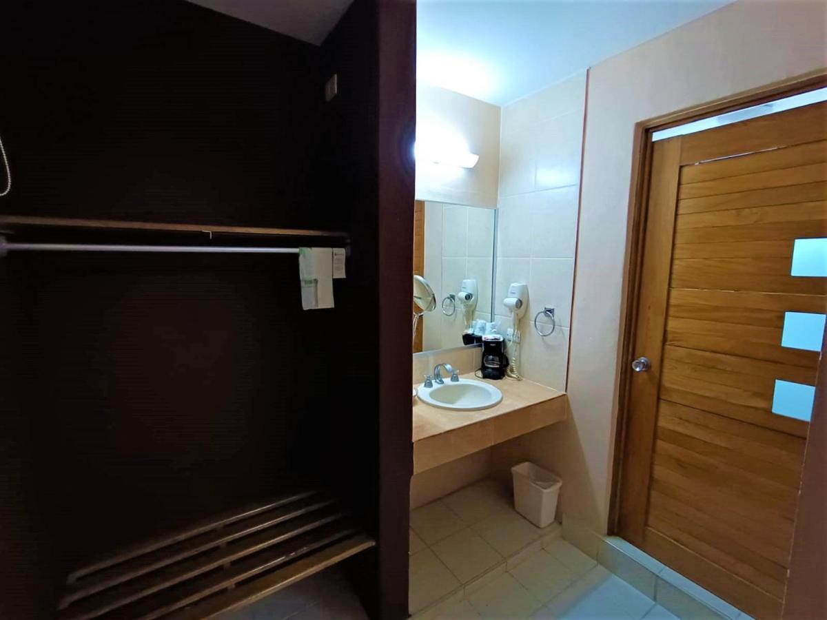 Hotel Santo Domingo Express ビジャエルモッサ エクステリア 写真