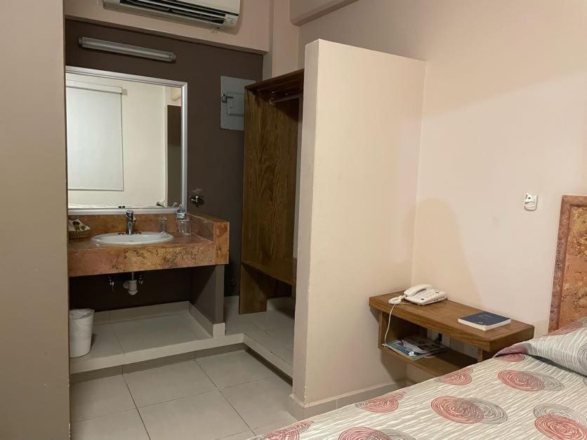 Hotel Santo Domingo Express ビジャエルモッサ エクステリア 写真
